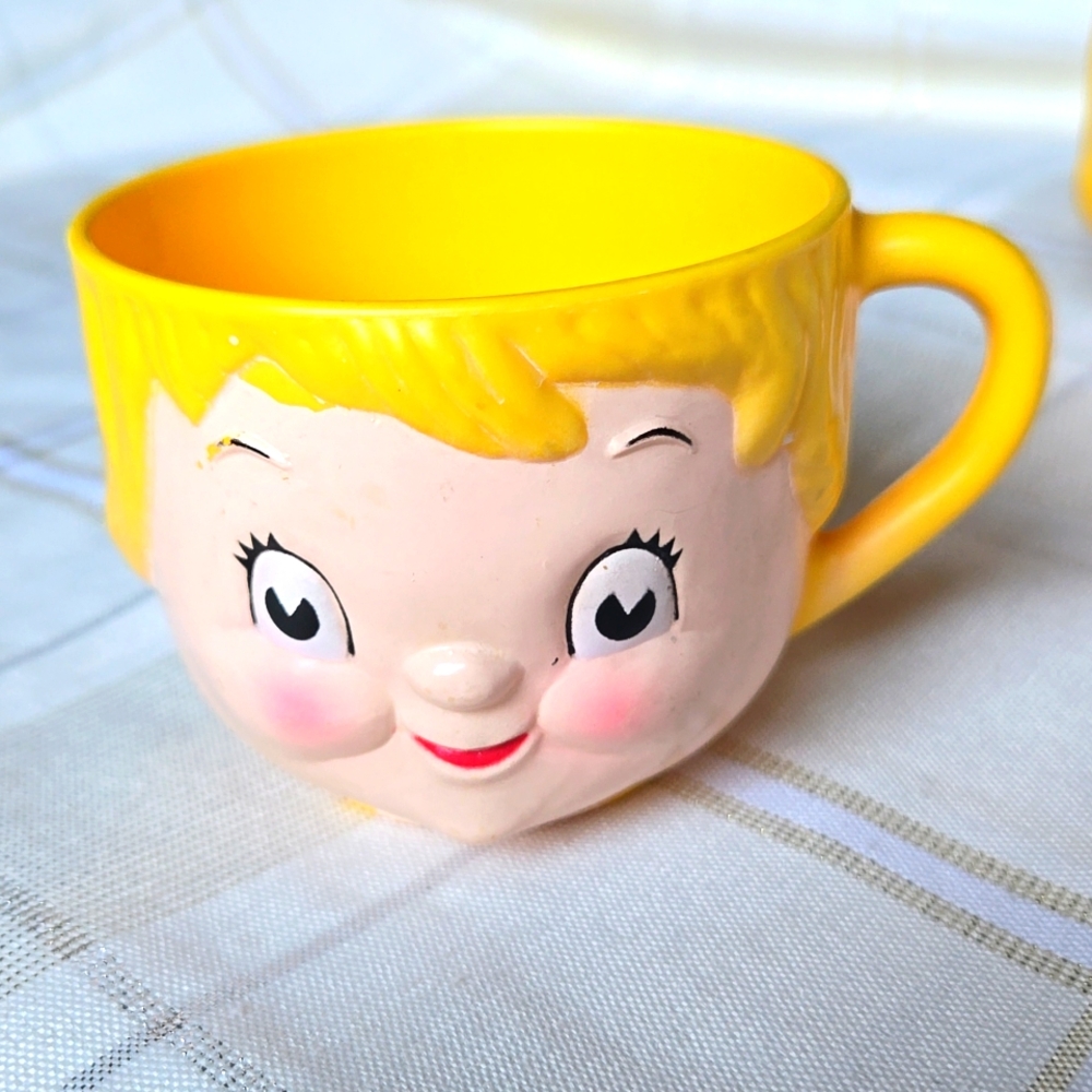 VNTG 1970s Campbell Kids Soup Set Plastic Dolly Dingle Cups - Picture 7 of 12